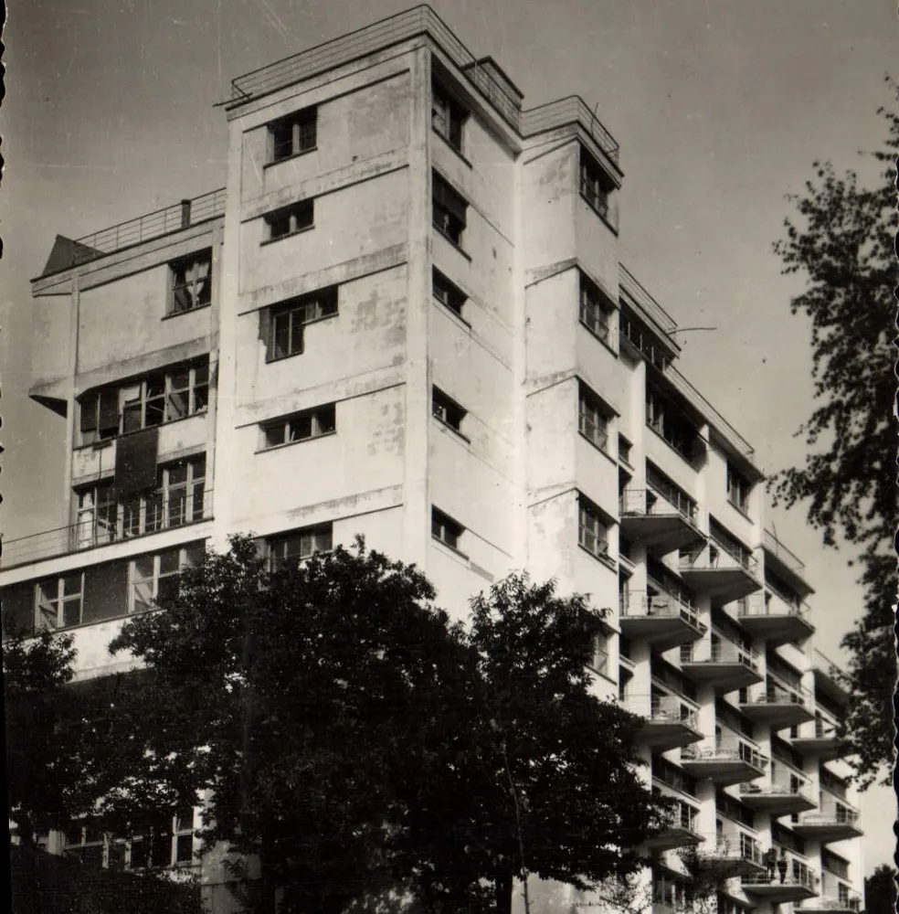 Edifício moderno com varanda — Gourdon — editor desconhecido, número de série não visível - Frente