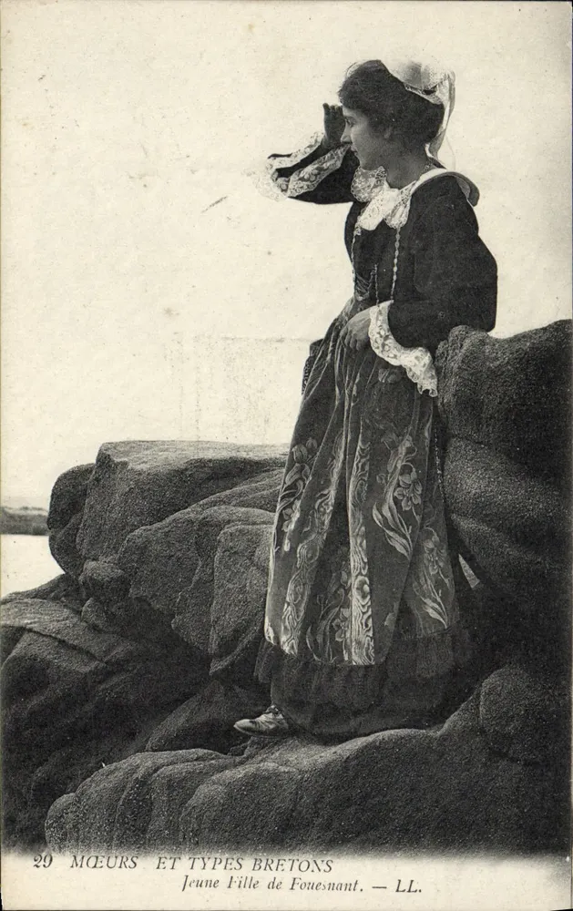 Junge Frau aus Fouesnant — Mœurs et Types Bretons — LL. - Vorderseite