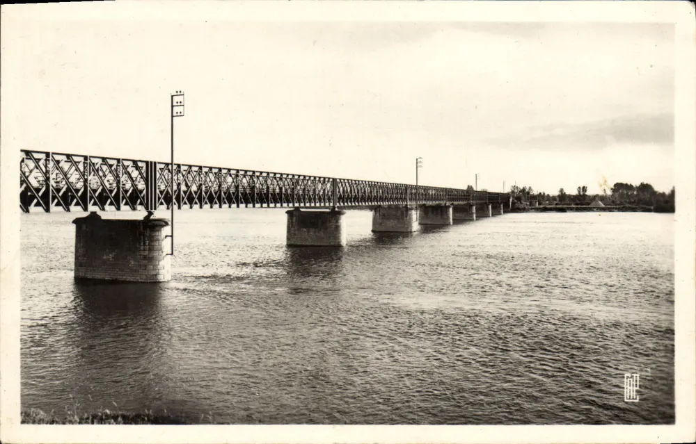 Der Große Brücke in Pouilly-sur-Loire — Verlag 'REAL-PHOTO & Cie' Nr. 47 - Vorderseite