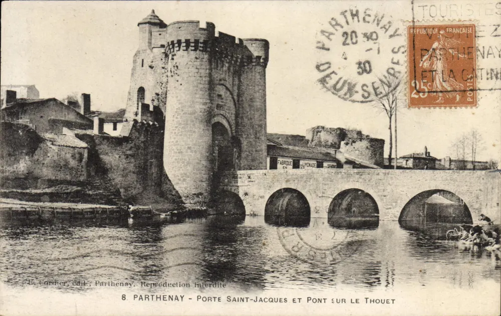 Parthenay - Tor Saint-Jacques und Brücke über den Thouet — J. Cordier, Verlag Parthenay - Vorderseite