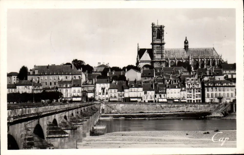 Nevers — Allgemeiner Blick — Cap - Vorderseite