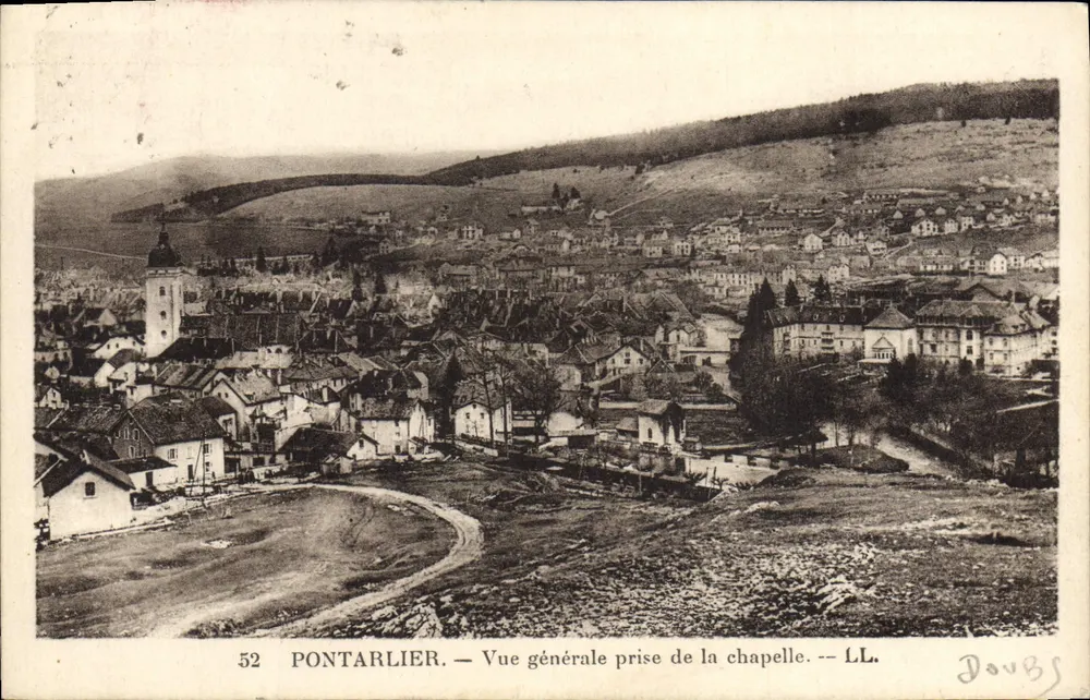Pontarlier — Allgemeiner Blick vom Chor aus — LL. — Doubs - Vorderseite