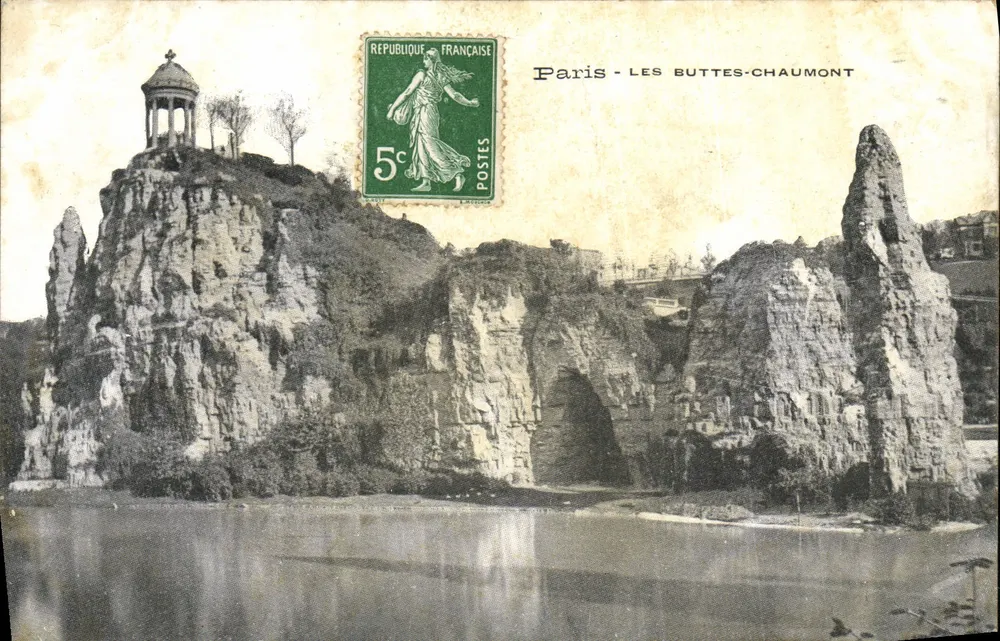 Paris - Les Buttes-Chaumont — vista das falésias e do templo — editor não visível - Frente
