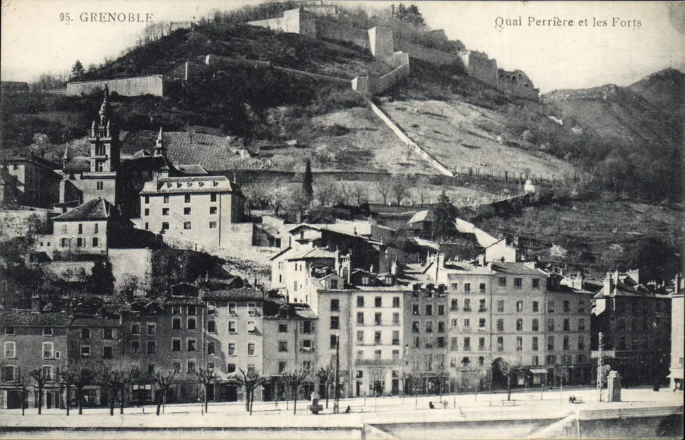 Grenoble — Quai Perrière e os Fortes — R. GAUDE, fot.-edit., Grenoble - Frente