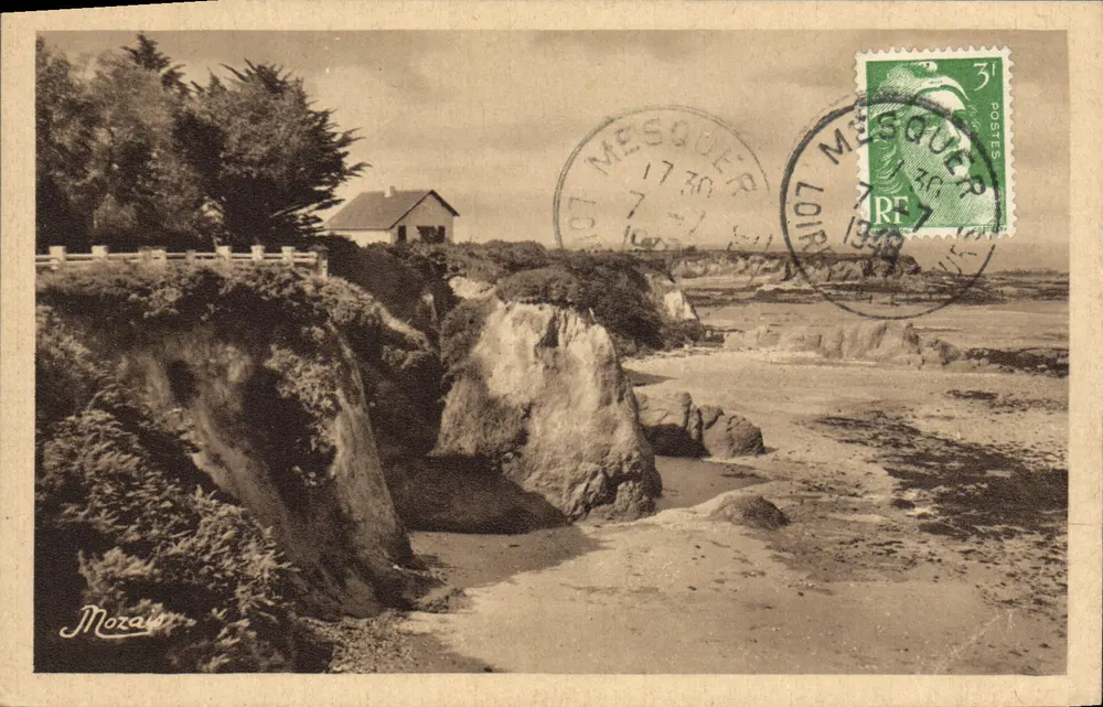 Mesquer — Vue de la côte avec falaise et maison — Mozay - Frente