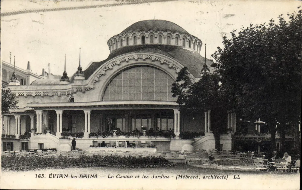 ÉVIAN-LES-BAINS — Das Casino und die Gärten — (Hébrard, Architekt) - Vorderseite