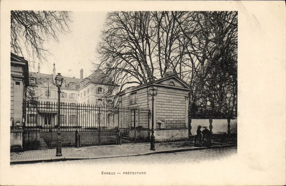 Evreux — Prefeitura — editor A. Bréger (Noua, 5 Rue Taconni, Paris) - Frente