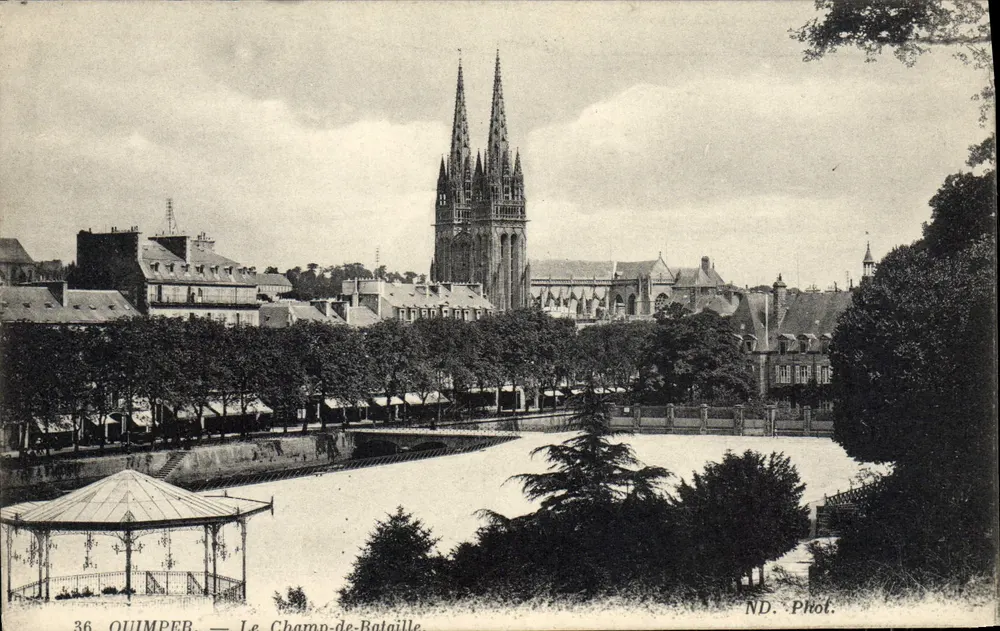 Ouimper — Le Champ-de-Bataille — ND. Phot. - Frente