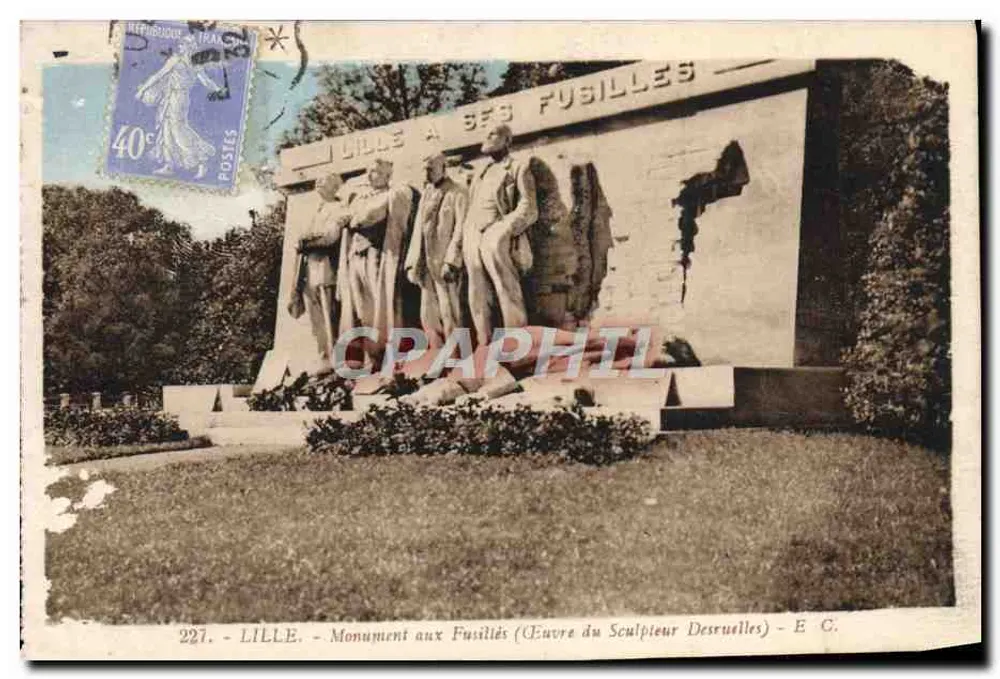 Lille - Denkmal der Erschossenen (Werk des Bildhauers Desruelles) - E.C. - Vorderseite