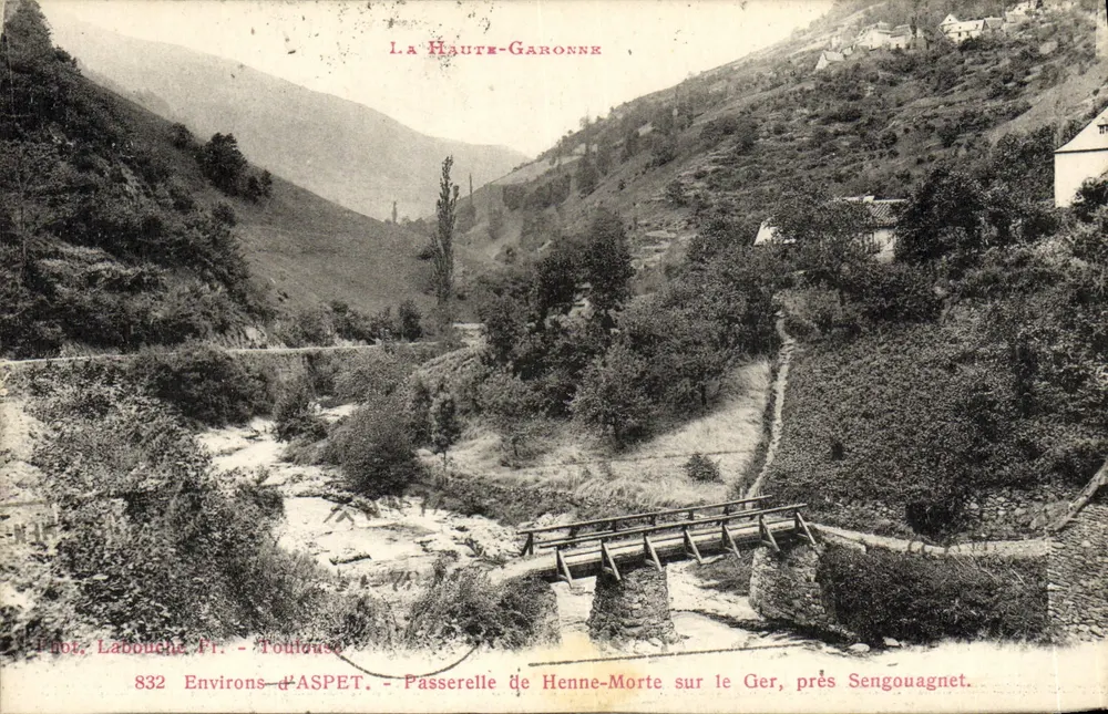 Henne-Morte-Brücke über den Ger bei Sengouagnet — Umgebung von Aspet — Prof. Labouche Fr. - Toulouse, n°832 - Vorderseite