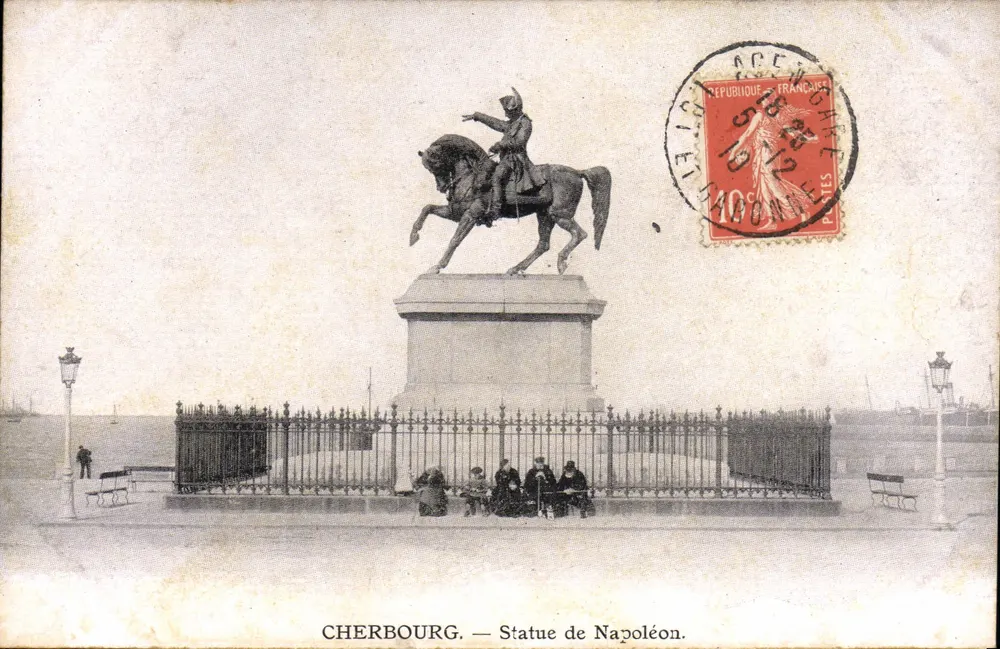 Cherbourg — Estátua de Napoleão — editor desconhecido - Frente