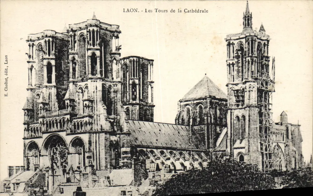 Laon - As Torres da Catedral — E. Chollet, Laon - Frente