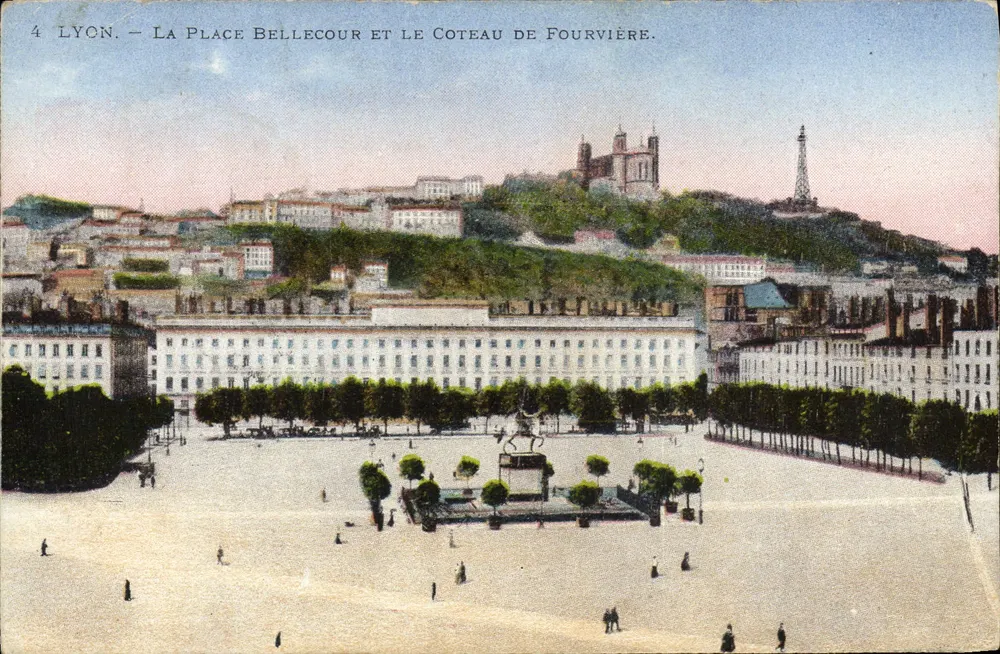 Lyon — La Place Bellecour und der Coteau de Fourvière — unbekannter Verleger, Nr. 4 - Vorderseite