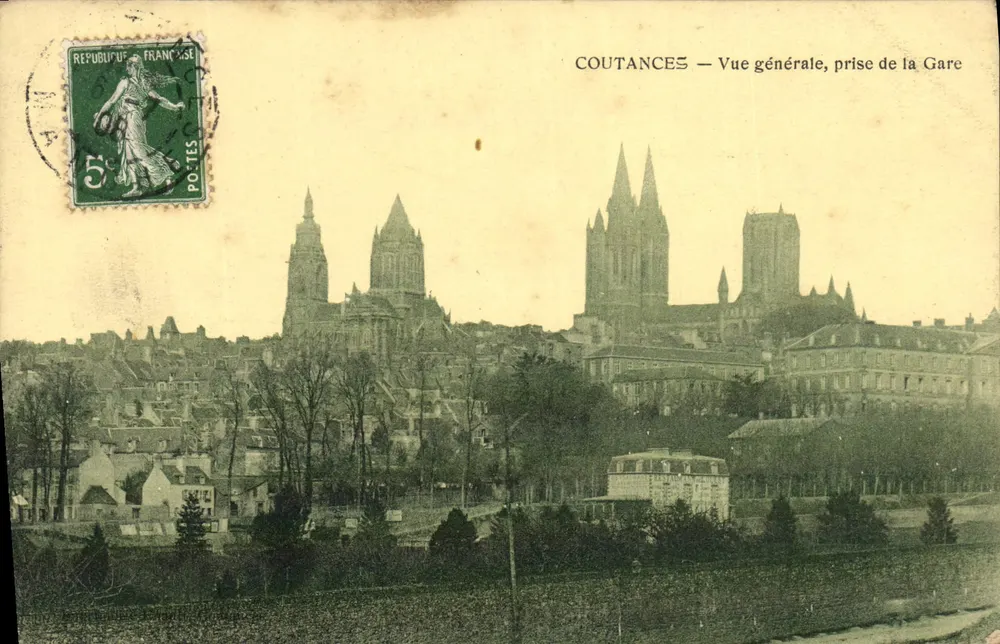 Coutances — Allgemeiner Blick vom Bahnhof - Vorderseite
