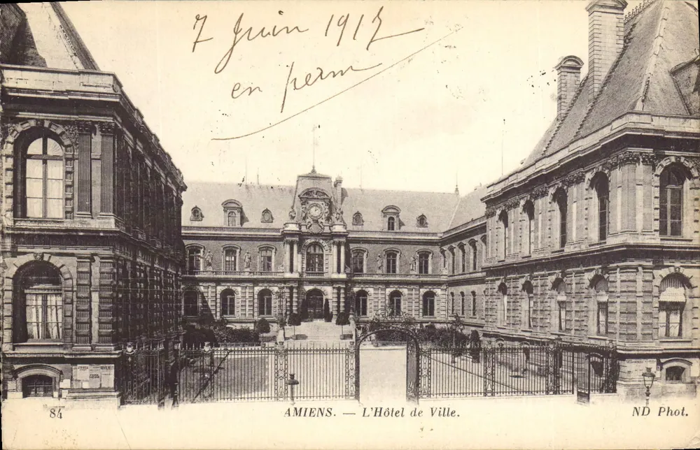Amiens — O Hotel de Ville — ND Fot. n°84 - Frente