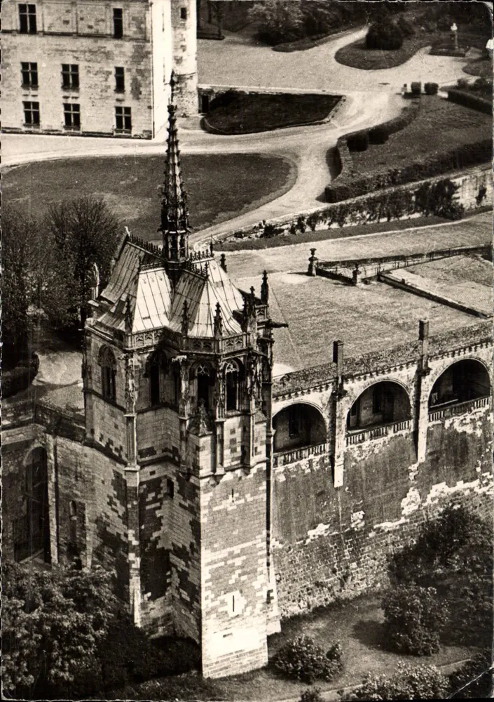 Amboise — Vue aérienne de la Chapelle — Edition « Les Donjons » Donjons et fils - Tours - Frente