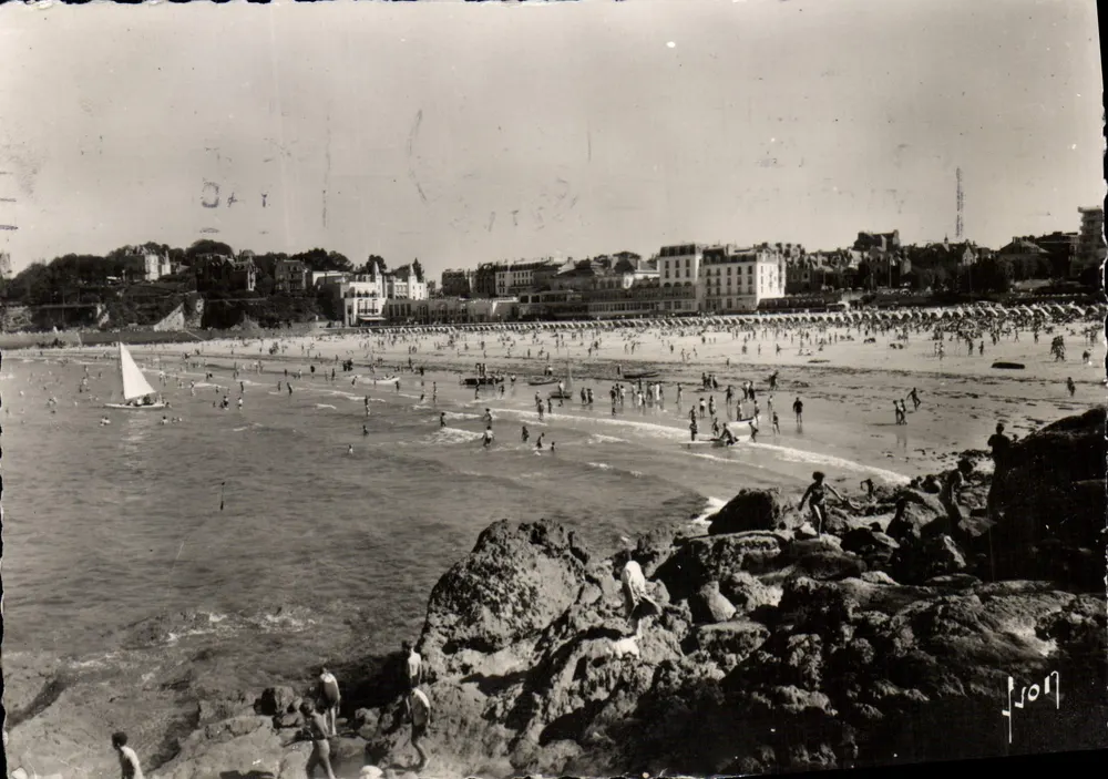 Dinard (Ille-et-Vilaine) - Der Strand — Éditions d'Art, Paris, n° I.B. 2480 - Vorderseite