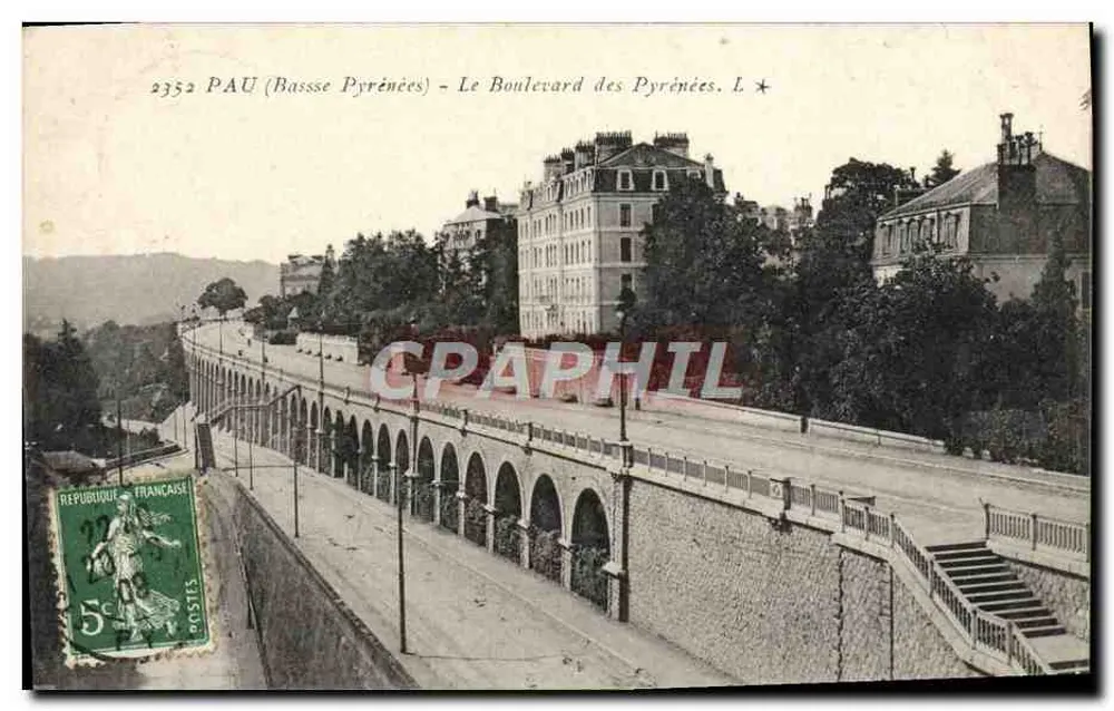 PAU (Basse Pyrénées) - O Boulevard dos Pirineus. L. ★ - Frente