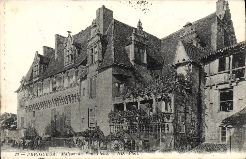 Périgueux — Casa do Ponte Velha — ND. Fot. - Frente