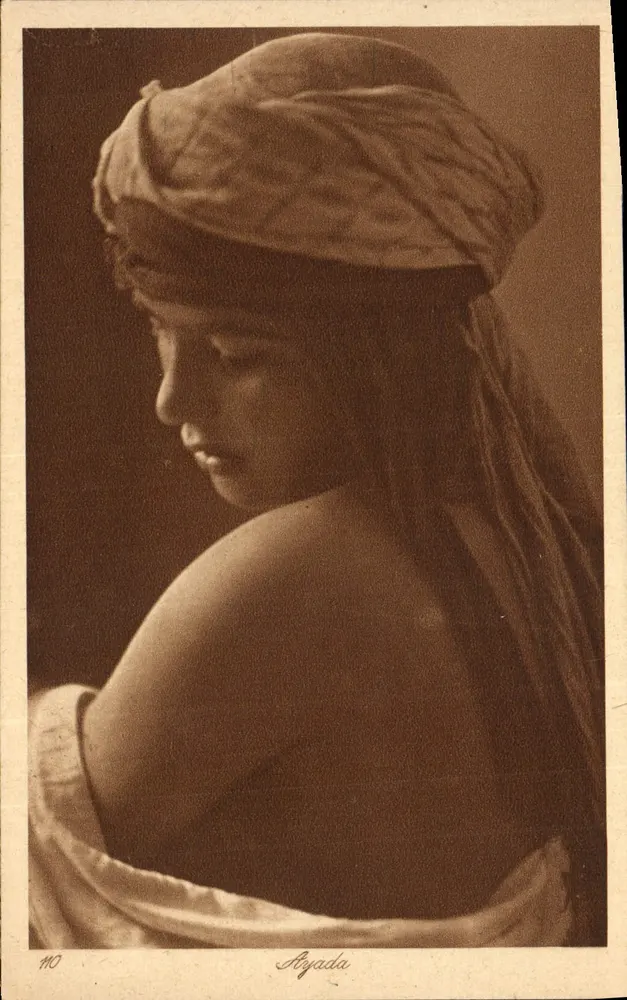 Jovem mulher usando turbante — Ayada — Editor L. & L. - Frente