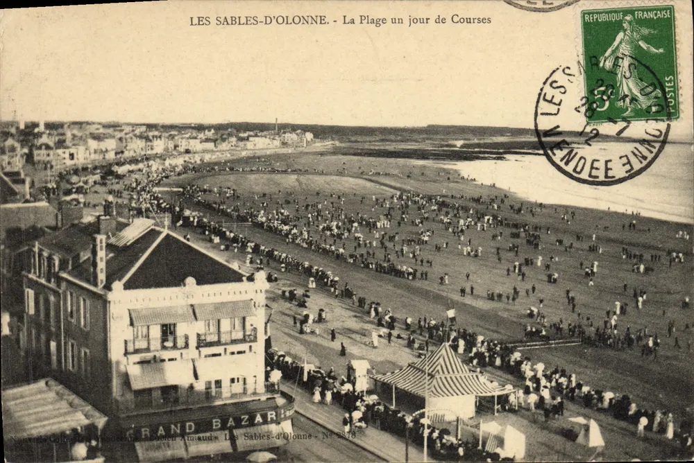 Les Sables-d'Olonne - Der Strand an einem RennTag — Grand Bazar, Verlag Amaud, Nr. 2878 - Vorderseite