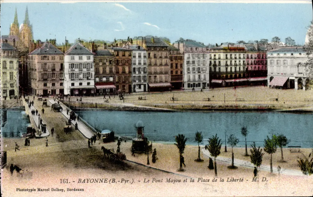 Bayonne (B.-Pyr.) — Der Mayou-Brücke und der Place de la Liberté — Phototypie Marcel Delbey, Bordeaux, Nr. 161 - Vorderseite