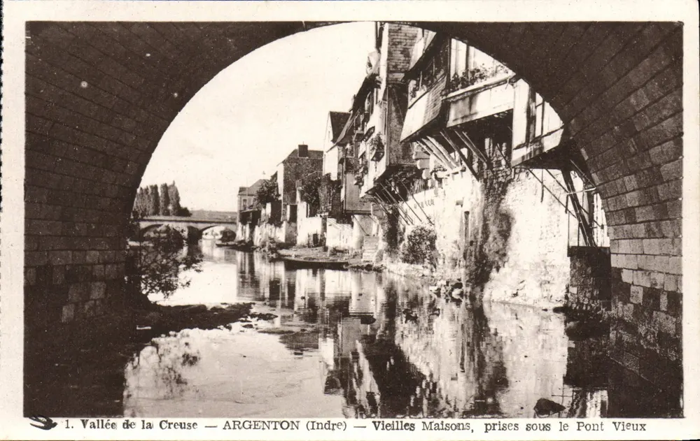 Tal der Creuse — ARGENTON (Indre) — Alte Häuser, aufgenommen unter der alten Brücke - Vorderseite