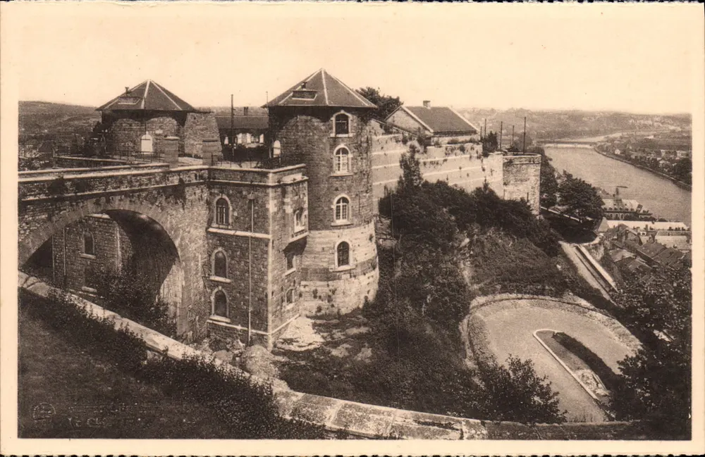 Namur-Citadelle — O Castelo dos Comiés — Editor Em. Tulli, Bruxelas - Frente
