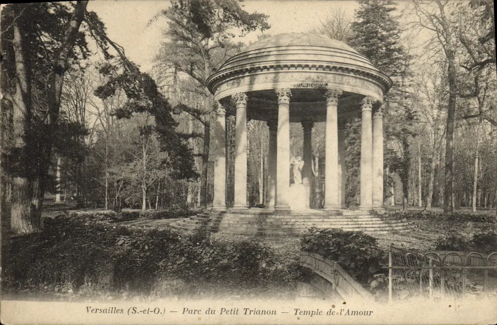 Versailles (S.-et-O.) — Park van Petit Trianon — Tempel van de Liefde - Voorkant