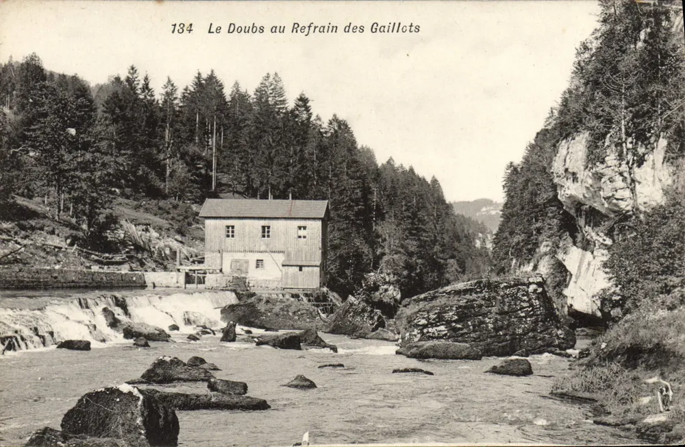 O Doubs no Refrain dos Gailllots — vista do dique e da casa — Farino Frères, Morteanu - 18 - Frente