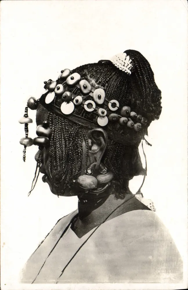 Mulher Toucouleur — Ouakéyoga, Alto Volta — Editor A.O.F. n°37 - Frente