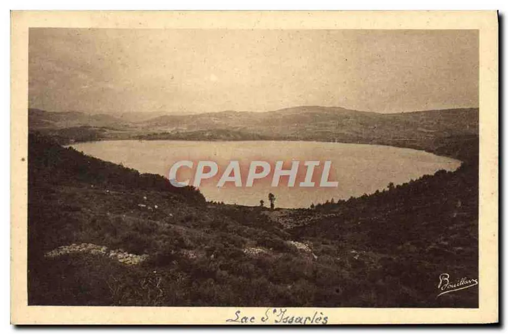 Lago de Issarlès — sítio natural vulcânico — Bouilhars - Frente