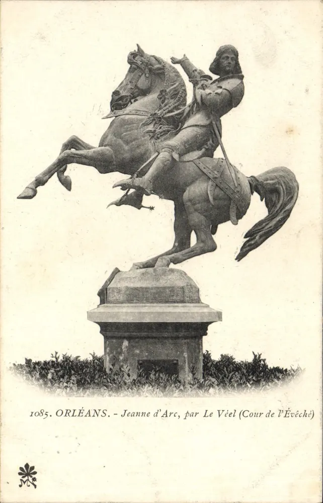 Orléans — Reitstatue der Jeanne d'Arc von Le Véel — Cour de l'Évêché - Vorderseite