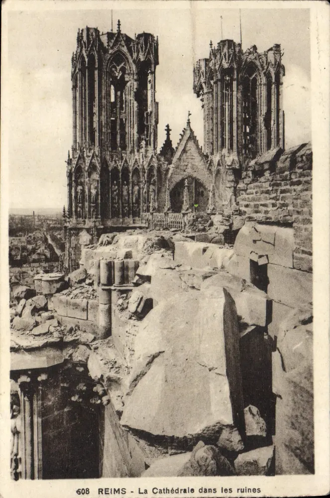 Reims - A Catedral nas ruínas — n° 608 — C° dos Arts Photomécaniques - Frente