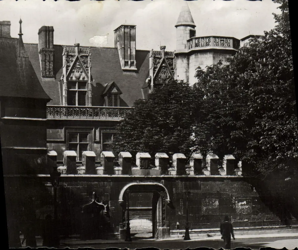 Musée de Cluny — Außenfassade — Éd. d'Art et d'U.V. 38, rue St-Croix-de-la-Bretonnerie, Paris - Vorderseite