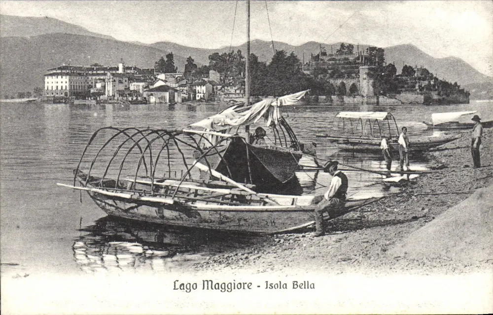 Lago Maggiore - Ilha Bella — vista da costa com barcos — editor desconhecido, n° de série 27417 - Frente