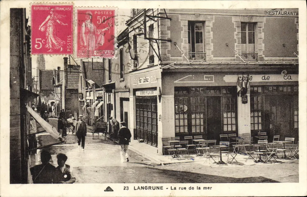 Langrune - A rua do mar — café do mar, restaurante — editor A.R. n°23 - Frente
