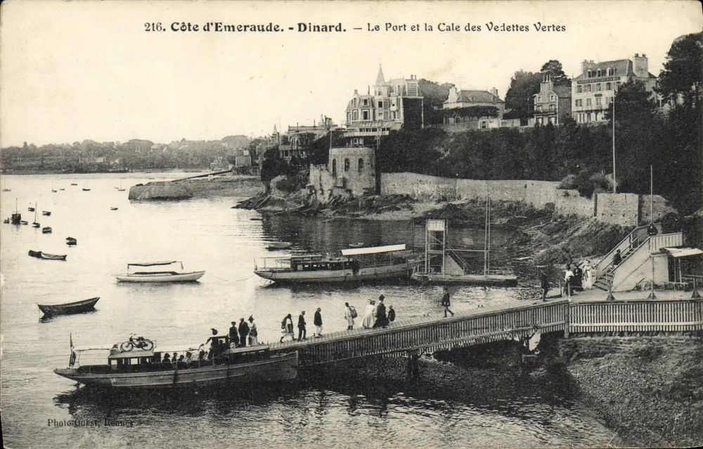 Costa de Esmeralda - Dinard — O Porto e a Cale dos Barcos Verdes — Photo Queste, Dinan - Frente