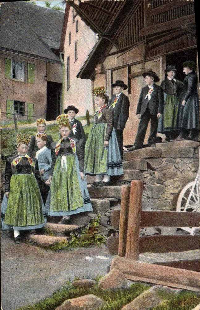 Crianças em trajes folclóricos — Kirchgang im Prechthaler — editor Ludwig Fuchs, n°8 - Frente