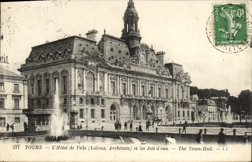Tours — Das Rathaus (Laloux, Architekt) und die Fontänen — LL - Vorderseite