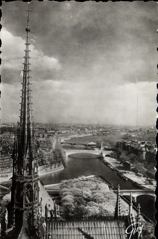 Visão de Paris desde a ponta da Catedral de Notre-Dame — éd. Guy, n° 33 - Frente