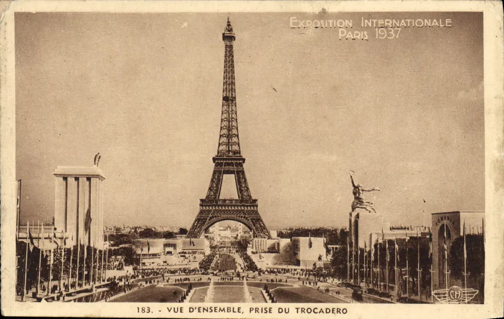 Überblick der Eiffelturm — Aufnahme vom Trocadéro — Internationale Ausstellung Paris 1937 — Verleger CH - Vorderseite