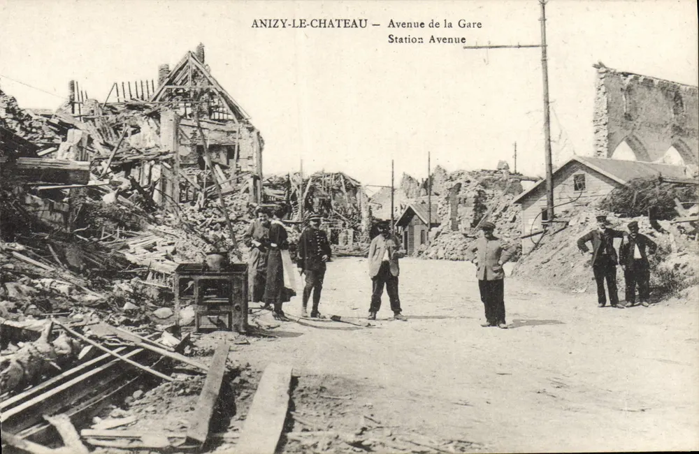Anizy-le-Château — Avenue de la Gare — Station Avenue - Vorderseite