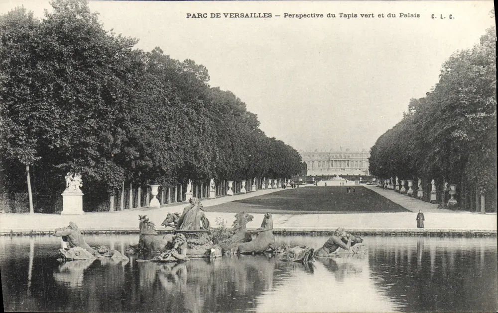Parque de Versalhes — Perspectiva do Tapete Verde e do Palácio — C. L. C. - Frente