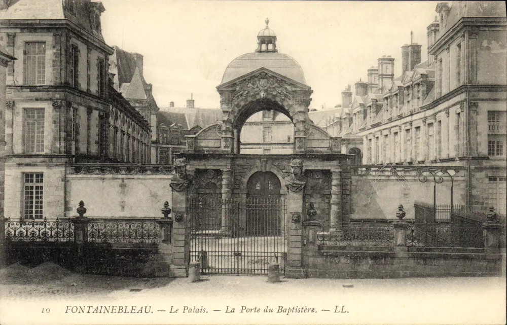 Fontainebleau — Das Schloss — Die Türe des Baptistariums — LL. - Vorderseite