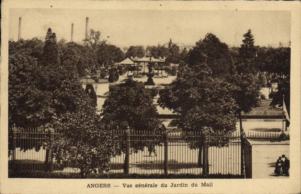 Angers — Allgemeiner Blick auf den Jardin du Mail - Vorderseite