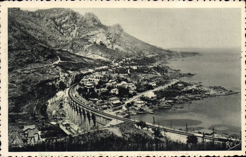 Antéor — Straße der Goldenen Promenade und der Eisenbahnviadukt — Rella - Vorderseite