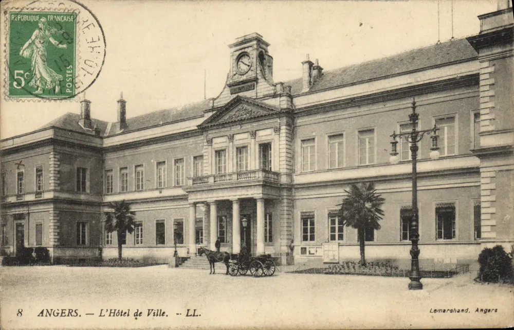 Angers — O Palácio de Ville — Lomarhand, Angers - Frente