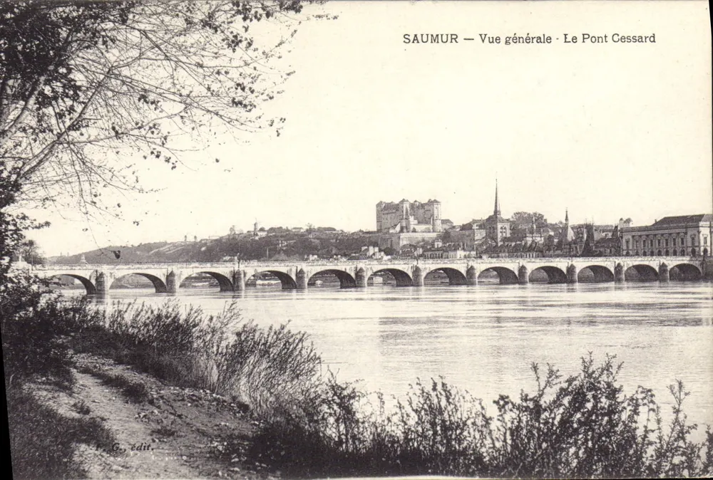 Saumur — Vista geral — Le Pont Cessard — G. édit. - Frente