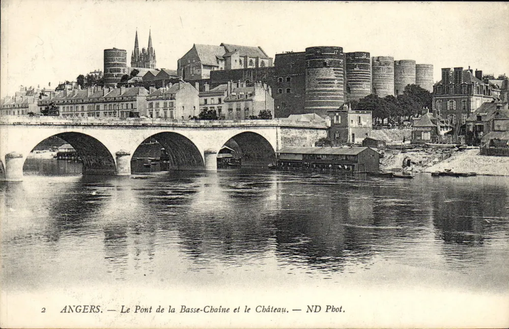 Angers — Die Brücke Basse-Chaîne und das Schloss — ND Phot. - Vorderseite